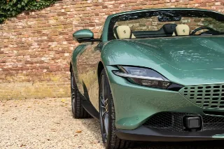 Foto 79 di 123: Ferrari Roma Spider “Verde Dora”
