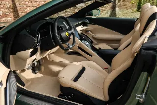 Foto 84 di 123: Ferrari Roma Spider “Verde Dora”