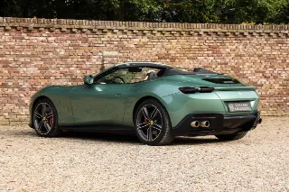 Foto 91 di 123: Ferrari Roma Spider “Verde Dora”
