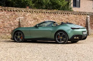 Foto 92 di 123: Ferrari Roma Spider “Verde Dora”
