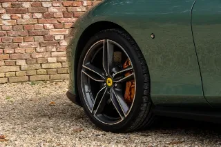 Foto 94 di 123: Ferrari Roma Spider “Verde Dora”