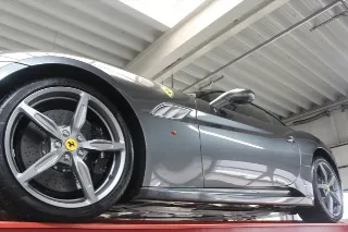 Foto 10 di 119: Ferrari California 4.3 “Tasteful Grigio Silverstone”