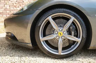 Foto 21 di 119: Ferrari California 4.3 “Tasteful Grigio Silverstone”