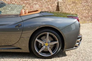 Foto 26 di 119: Ferrari California 4.3 “Tasteful Grigio Silverstone”
