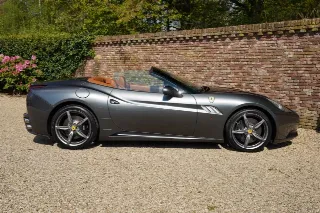 Foto 38 di 119: Ferrari California 4.3 “Tasteful Grigio Silverstone”