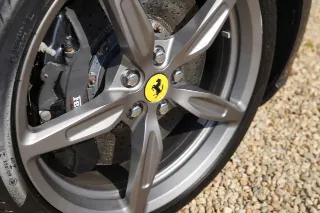 Foto 46 di 119: Ferrari California 4.3 “Tasteful Grigio Silverstone”