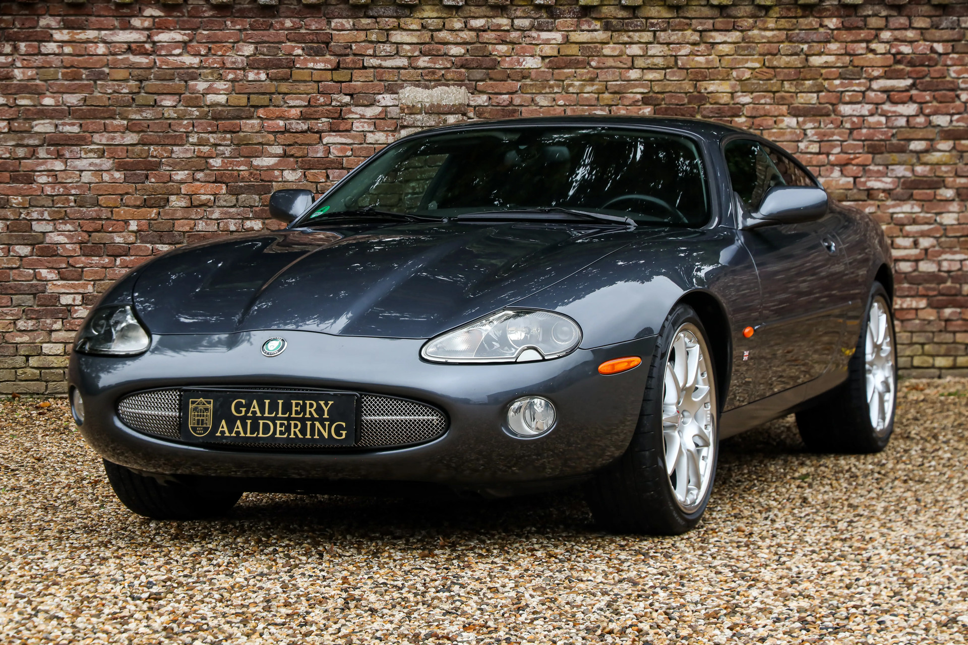 Jaguar XK8 4.2 Coupe “Slate Grey – XKR Optics”