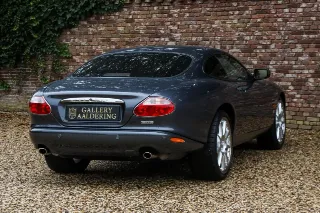 Foto 100 di 106: Jaguar XK8 4.2 Coupe “Slate Grey – XKR Optics”