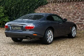 Foto 102 di 106: Jaguar XK8 4.2 Coupe “Slate Grey – XKR Optics”