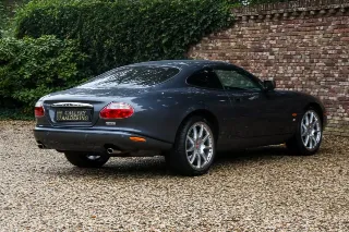 Foto 104 di 106: Jaguar XK8 4.2 Coupe “Slate Grey – XKR Optics”