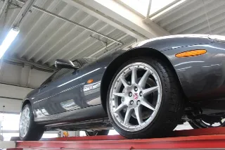Foto 11 di 106: Jaguar XK8 4.2 Coupe “Slate Grey – XKR Optics”