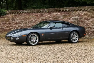 Foto 12 di 106: Jaguar XK8 4.2 Coupe “Slate Grey – XKR Optics”