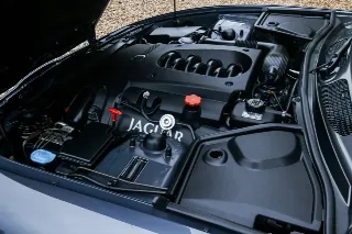 Foto 14 di 106: Jaguar XK8 4.2 Coupe “Slate Grey – XKR Optics”