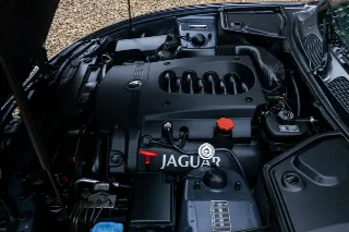Foto 24 di 106: Jaguar XK8 4.2 Coupe “Slate Grey – XKR Optics”