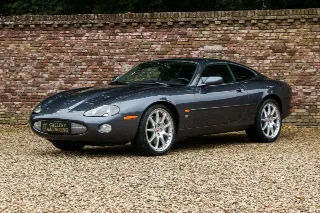 Foto 25 di 106: Jaguar XK8 4.2 Coupe “Slate Grey – XKR Optics”