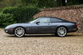 Foto 28 di 106: Jaguar XK8 4.2 Coupe “Slate Grey – XKR Optics”