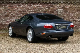 Foto 2 di 106: Jaguar XK8 4.2 Coupe “Slate Grey – XKR Optics”