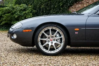 Foto 31 di 106: Jaguar XK8 4.2 Coupe “Slate Grey – XKR Optics”