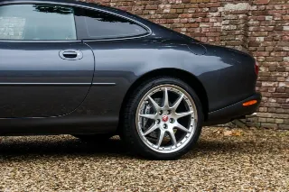 Foto 32 di 106: Jaguar XK8 4.2 Coupe “Slate Grey – XKR Optics”