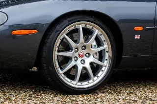 Foto 33 di 106: Jaguar XK8 4.2 Coupe “Slate Grey – XKR Optics”