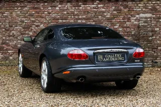 Foto 39 di 106: Jaguar XK8 4.2 Coupe “Slate Grey – XKR Optics”