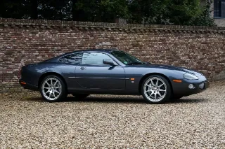 Foto 42 di 106: Jaguar XK8 4.2 Coupe “Slate Grey – XKR Optics”
