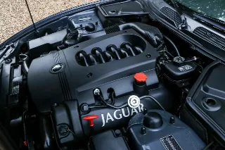 Foto 44 di 106: Jaguar XK8 4.2 Coupe “Slate Grey – XKR Optics”