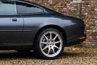 Foto 49 di 106: Jaguar XK8 4.2 Coupe “Slate Grey – XKR Optics”
