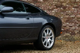 Foto 52 di 106: Jaguar XK8 4.2 Coupe “Slate Grey – XKR Optics”