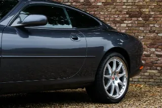 Foto 54 di 106: Jaguar XK8 4.2 Coupe “Slate Grey – XKR Optics”