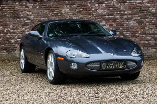 Foto 59 di 106: Jaguar XK8 4.2 Coupe “Slate Grey – XKR Optics”