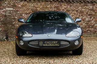 Foto 5 di 106: Jaguar XK8 4.2 Coupe “Slate Grey – XKR Optics”