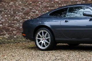 Foto 69 di 106: Jaguar XK8 4.2 Coupe “Slate Grey – XKR Optics”