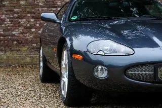 Foto 73 di 106: Jaguar XK8 4.2 Coupe “Slate Grey – XKR Optics”