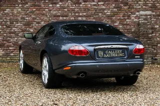 Foto 76 di 106: Jaguar XK8 4.2 Coupe “Slate Grey – XKR Optics”