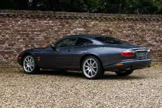 Foto 87 di 106: Jaguar XK8 4.2 Coupe “Slate Grey – XKR Optics”