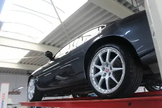 Foto 89 di 106: Jaguar XK8 4.2 Coupe “Slate Grey – XKR Optics”