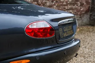 Foto 93 di 106: Jaguar XK8 4.2 Coupe “Slate Grey – XKR Optics”