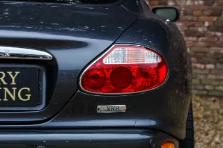 Foto 96 di 106: Jaguar XK8 4.2 Coupe “Slate Grey – XKR Optics”