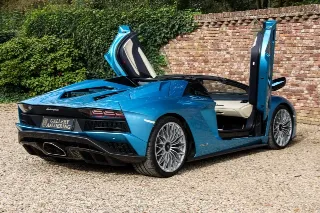 Foto 101 di 115: Lamborghini Aventador S Roadster “Blu Aegir over Bianco Polar”