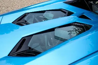 Foto 105 di 115: Lamborghini Aventador S Roadster “Blu Aegir over Bianco Polar”