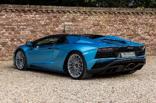 Foto 109 di 115: Lamborghini Aventador S Roadster “Blu Aegir over Bianco Polar”