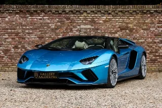 Foto 12 di 115: Lamborghini Aventador S Roadster “Blu Aegir over Bianco Polar”