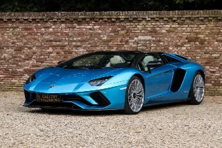 Foto 13 di 115: Lamborghini Aventador S Roadster “Blu Aegir over Bianco Polar”