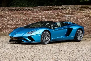 Foto 14 di 115: Lamborghini Aventador S Roadster “Blu Aegir over Bianco Polar”
