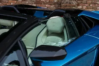 Foto 19 di 115: Lamborghini Aventador S Roadster “Blu Aegir over Bianco Polar”