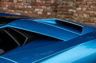 Foto 22 di 115: Lamborghini Aventador S Roadster “Blu Aegir over Bianco Polar”