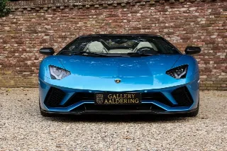 Foto 29 di 115: Lamborghini Aventador S Roadster “Blu Aegir over Bianco Polar”