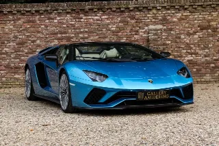 Foto 30 di 115: Lamborghini Aventador S Roadster “Blu Aegir over Bianco Polar”