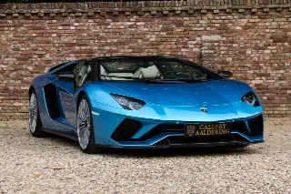 Foto 31 di 115: Lamborghini Aventador S Roadster “Blu Aegir over Bianco Polar”
